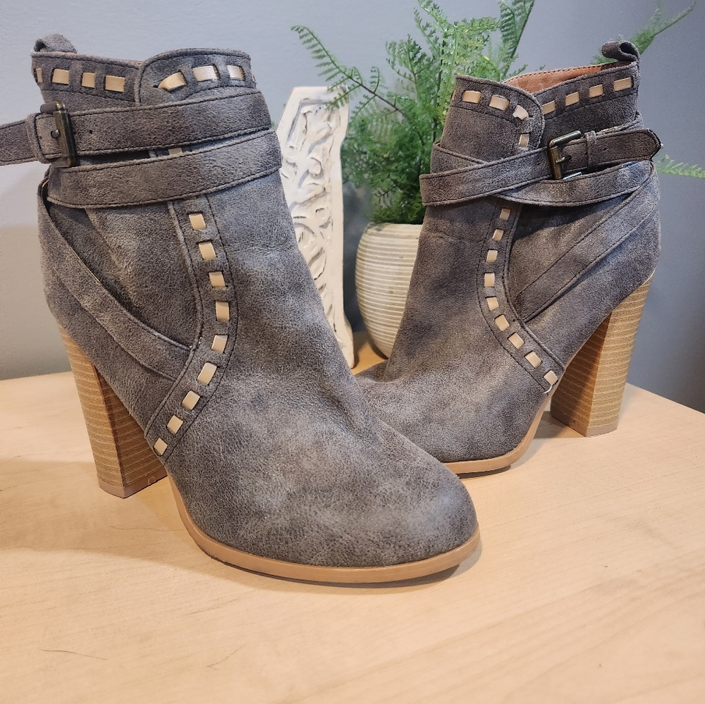 Qupid Booties